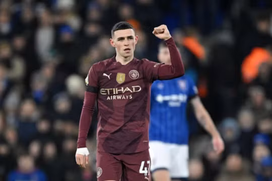 Thắng huỷ diệt Ipswich, Man City trở lại Top 4 Ngoại hạng Anh 2024/25