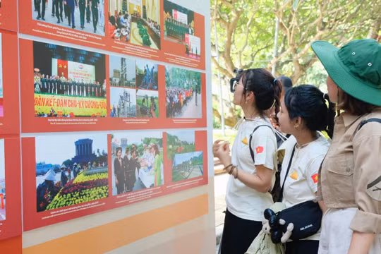 'Lăng Bác – Trái tim Tổ quốc': Không gian trầm lắng, lan tỏa tinh thần yêu nước