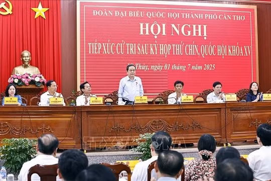 Chủ tịch Quốc hội Trần Thanh Mẫn tiếp xúc cử tri sau Kỳ họp thứ 9