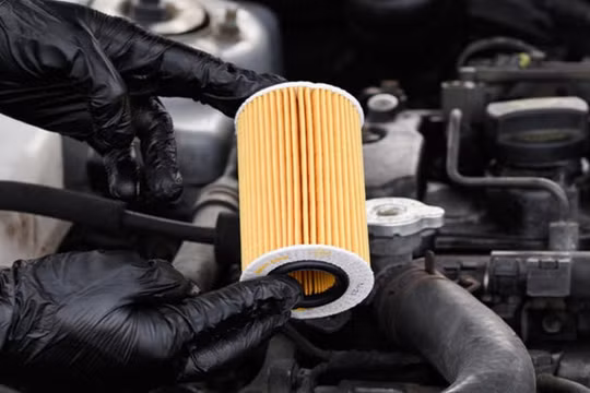 Có nên thay lọc dầu mỗi lần thay dầu xe?