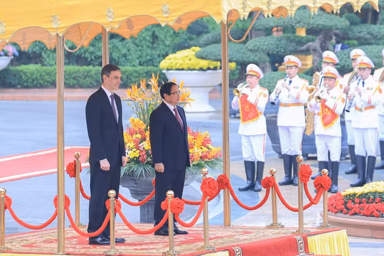 Thủ tướng Chính phủ Phạm Minh Chính chủ trì lễ đón Thủ tướng Tây Ban Nha
