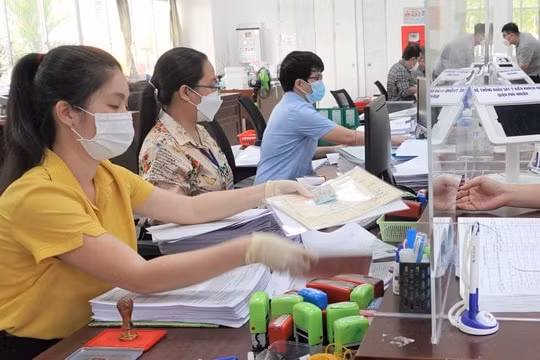 Bộ Nội vụ đưa ra nhiều gợi mở cho việc sửa đổi Luật Cán bộ, công chức của Việt Nam