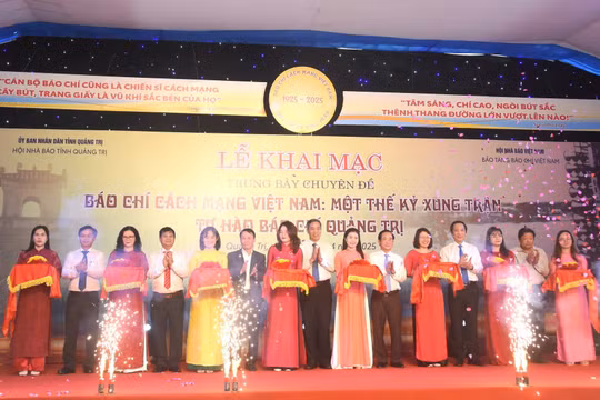 Khai mạc trưng bày 'Báo chí cách mạng Việt Nam: Một thế kỷ xung trận và tự hào báo chí Quảng Trị'