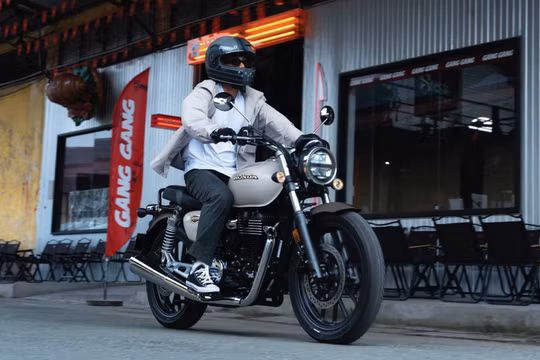 Honda CB350 H’ness có phiên bản màu mới, giá bán xấp xỉ 130 triệu đồng