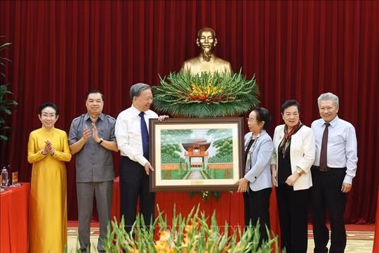 Tổng Bí thư Tô Lâm gặp mặt Ban Thường vụ Trung ương Hội Khuyến học Việt Nam