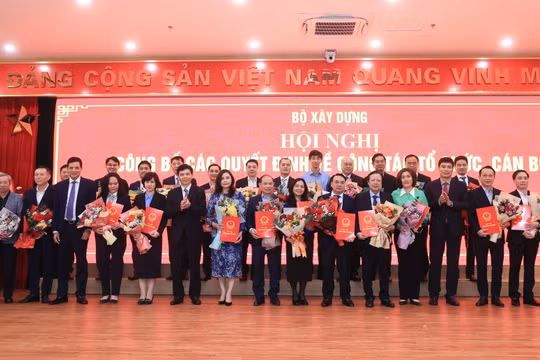 Trao Quyết định bổ nhiệm Tổng biên tập Báo Xây dựng
