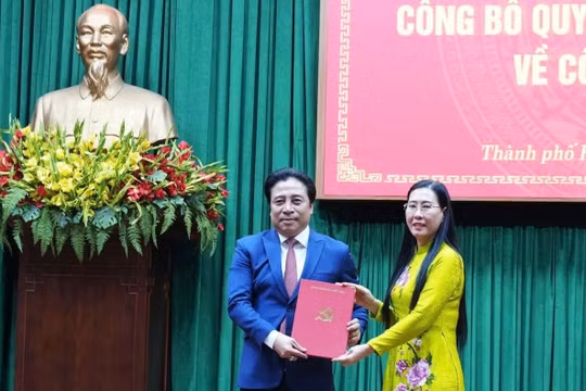 Chủ tịch UBND tỉnh Khánh Hòa Nguyễn Khắc Toàn làm Phó Bí thư Thành ủy Huế