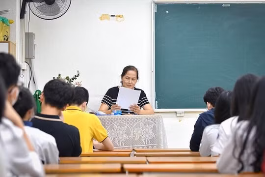 Bộ GD&ĐT đề nghị Quốc hội tăng cường giám sát để xử lý triệt để tình trạng lạm thu