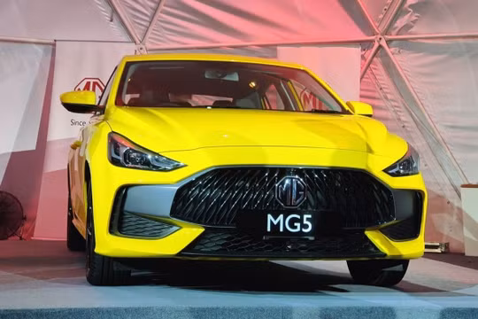 MG5 giảm giá thủng đáy tại đại lý, rẻ hơn cả xe cỡ A