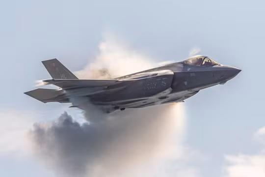 Canada xem xét lại thỏa thuận mua tiêm kích F-35 của Mỹ