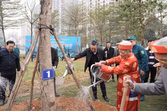 Chủ tịch Hà Nội dự Tết trồng cây tại Công viên hồ Phùng Khoang