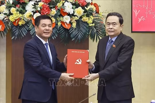 Ông Nguyễn Hồng Diên giữ chức Phó Bí thư chuyên trách Đảng ủy Quốc hội
