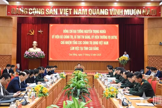 Kết hợp chặt chẽ phát triển kinh tế - xã hội với củng cố quốc phòng - an ninh
