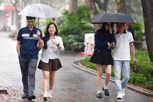 Thời tiết Hà Nội 3 ngày tới: Nắng gián đoạn kèm mưa vào thời điểm 'lạ thường'