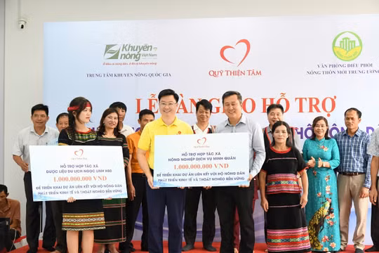 Quỹ Thiện Tâm đón nhận Huân chương Lao động hạng Nhất