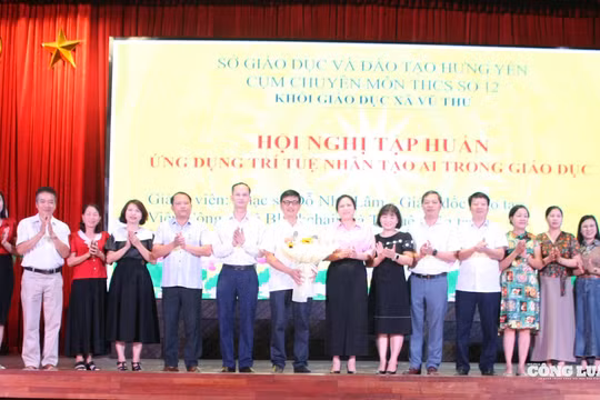 Hơn 450 cán bộ, giáo viên xã Vũ Thư tỉnh Hưng Yên tập huấn ứng dụng AI trong giảng dạy
