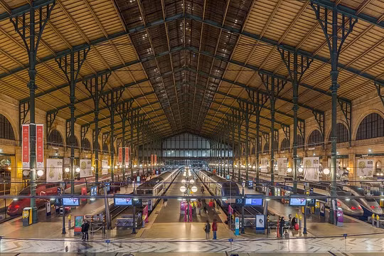 Phát hiện bom từ Thế chiến II trên đường ray Paris