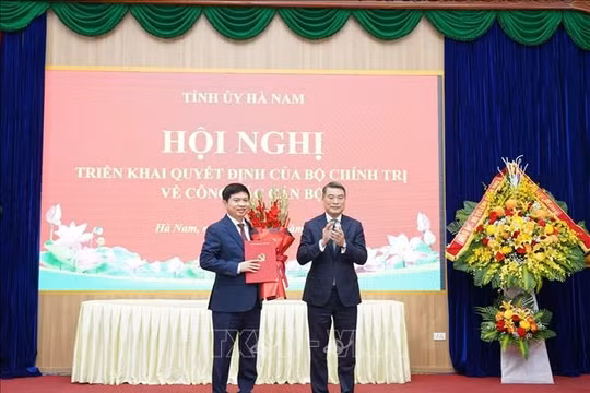 Công bố quyết định của Bộ Chính trị chuẩn y chức danh Bí thư Tỉnh ủy Hà Nam