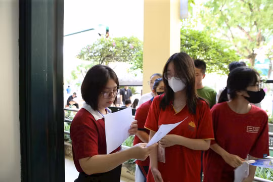 Đề thi tốt nghiệp THPT 2025 môn Giáo dục Kinh tế và Pháp luật, mã đề 1046