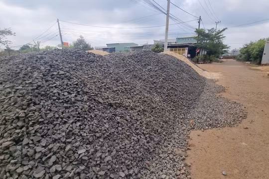 Gia Lai: Phê bình một phường vì dùng “đá phổi” làm đường
