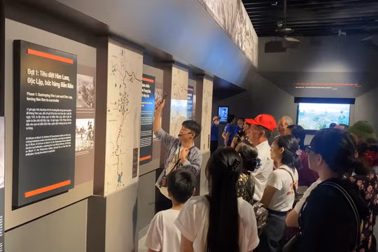 Người dân tìm về lịch sử nhân kỷ niệm 71 năm Chiến thắng Điện Biên Phủ