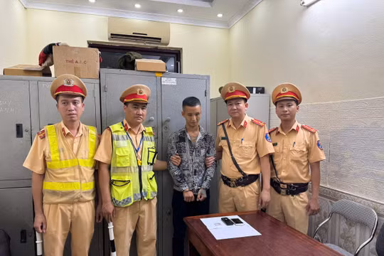 Phát hiện thanh niên tàng trữ ma túy khi vi phạm giao thông đêm khuya