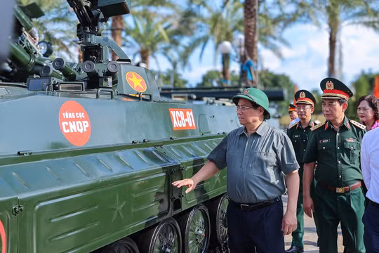 Thủ tướng Phạm Minh Chính làm việc tại Tổng cục Công nghiệp quốc phòng