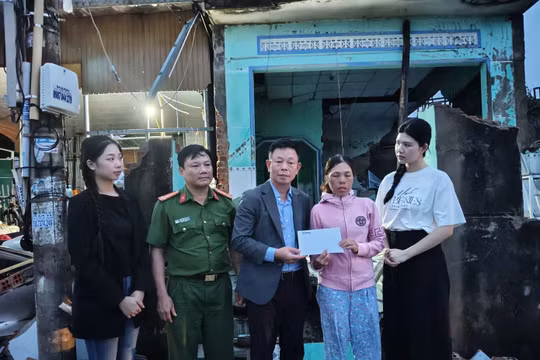 Báo Tiền Phong hỗ trợ người dân phường Tuy Hòa (Đắk Lắk) sau trận lũ lịch sử