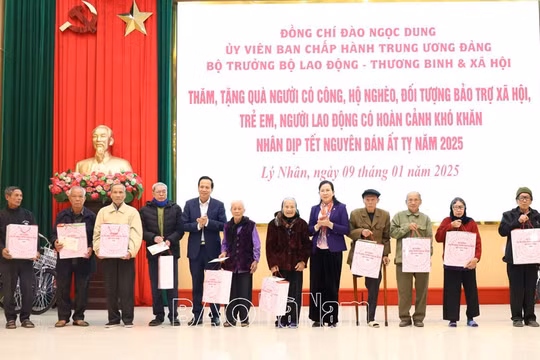 Bộ trưởng Bộ Lao động - Thương binh và Xã hội thăm, tặng quà tết tại Hà Nam