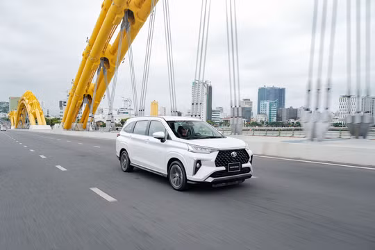 Giá xe Toyota tháng 7/2025 tiếp tục giảm