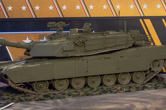 Xe tải chở xe tăng diễu hành đâm tử vong một phụ nữ ở Washington