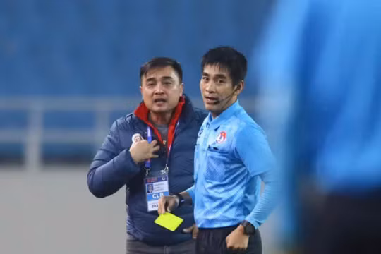 Phản ứng với trọng tài, huấn luyện viên thứ 7 tại V.League bị phạt