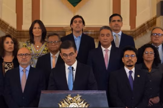 Bolivia chấm dứt trợ giá, giá xăng dầu tăng hơn 2 lần