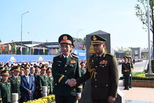 Đại tướng Phan Văn Giang cùng Đại tướng Tea Seiha chứng kiến tuần tra chung bảo vệ biên giới Việt Nam - Campuchia