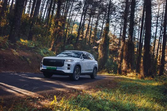 Jaecoo J7 PHEV ‘uống’ chỉ nửa lít xăng cho 100 km được giảm giá