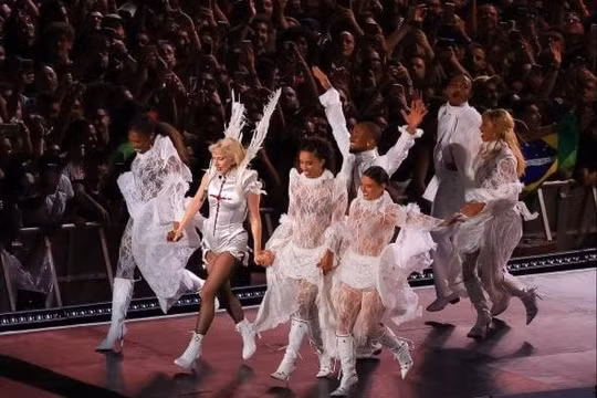 Brazil ngăn chặn vụ đánh bom tại buổi biểu diễn khổng lồ của Lady Gaga