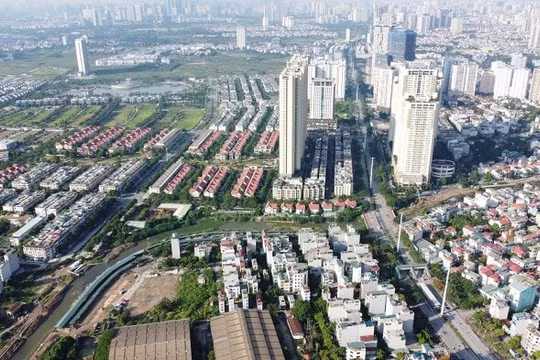 Lãi suất hạ nhiệt, người mua vẫn 'so đo' từng quyết định xuống tiền mua nhà