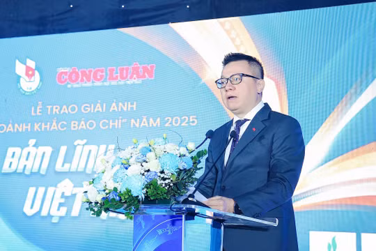 Giải ảnh 'Khoảnh khắc Báo chí' 2025: Vinh danh những bức ảnh kể câu chuyện Việt Nam bằng ánh sáng và cảm xúc