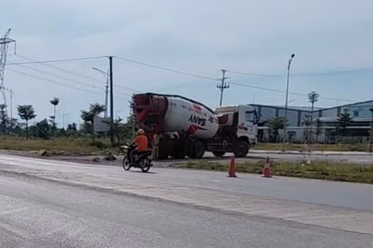 Người phụ nữ đi xe đạp tử vong sau va chạm với xe bồn tại Hà Tĩnh