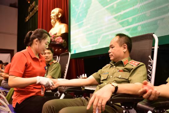 Công an Hà Nội phát động 'Giọt máu nghĩa tình' 2025