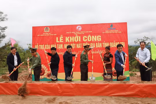 Hưởng ứng lời kêu gọi của Chính phủ, Petrovietnam hoàn thành cam kết, cùng Quảng Trị xóa 1.143 căn nhà tạm, nhà dột nát