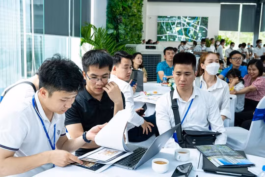 Nở rộ 'đào tạo chui' môi giới bất động sản: Tiền thì mất, tật liệu có mang!