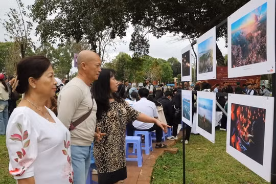 Triển lãm ảnh 'Sắc màu hội tụ' hưởng ứng Lễ hội Cà phê Buôn Ma Thuột 2025