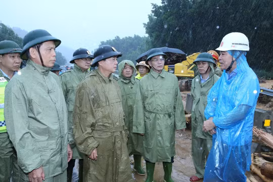 Phó Thủ tướng Trần Hồng Hà kiểm tra, chỉ đạo khắc phục sạt lở trên tuyến cao tốc La Sơn – Hòa Liên