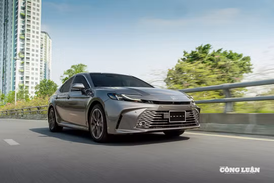 Toyota Camry - Chốt chặn cuối cùng của phân khúc sedan cỡ D