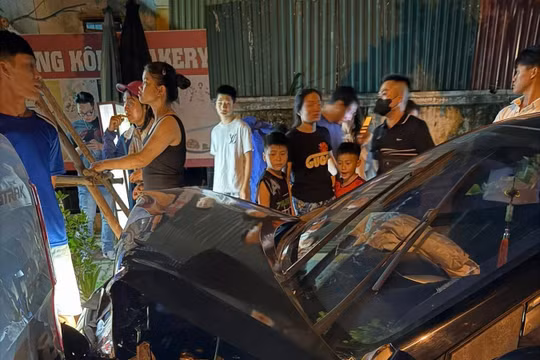 Bắc Ninh: Ô tô đâm vào hàng loạt xe máy, khiến 2 người bị thương