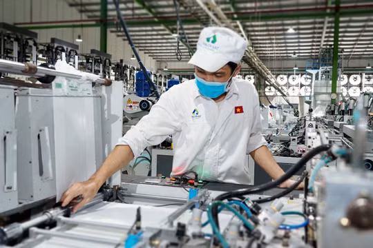 Tăng trưởng toàn ngành nhựa, vì sao nhóm An Phát Holdings vẫn lao dốc?