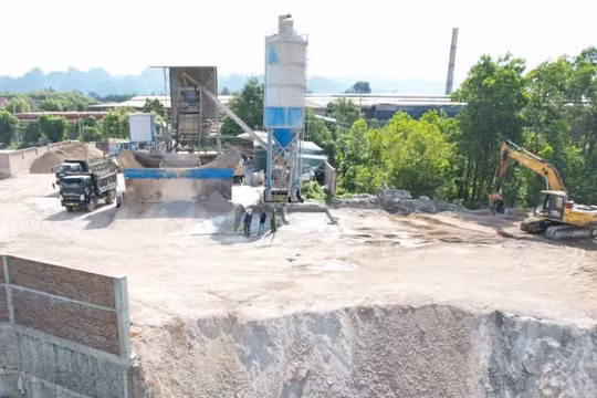 Đổ chất thải ra môi trường, giám đốc doanh nghiệp ở Ninh Bình bị khởi tố