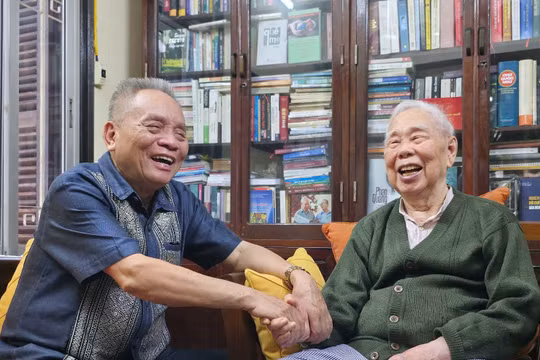 Đời cầm bút luôn là ngày Hạ chí