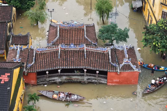 Bảo vệ di sản trước biến đổi khí hậu: Bài học từ Phố cổ Hội An và TP. Huế